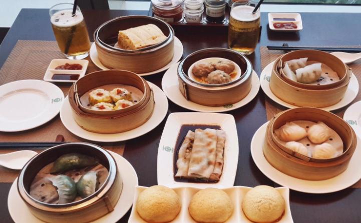 At Tim Ho Wan, they'll serve the traditional tea (for yum cha) with your dim sum.