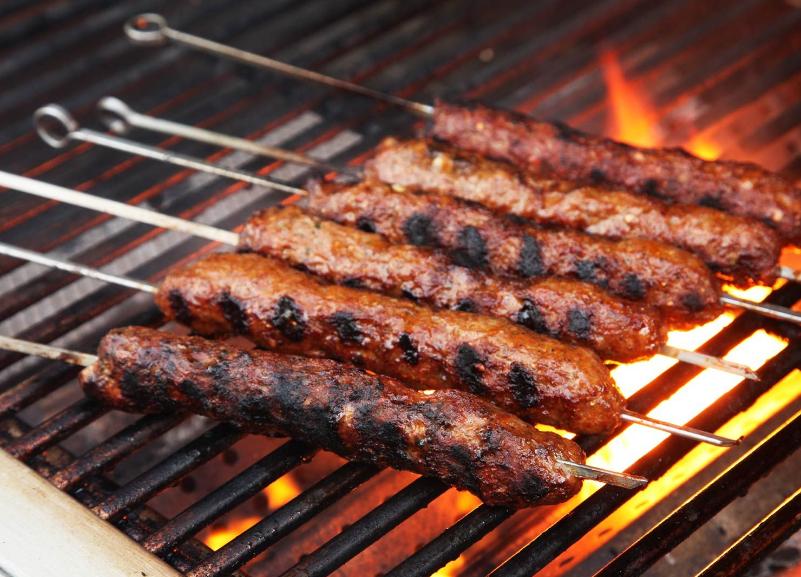 Seekh kebab with naan and chutney is a Pakistani in China.