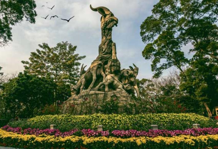 Yuexiu Park is green in the subtropical winter.